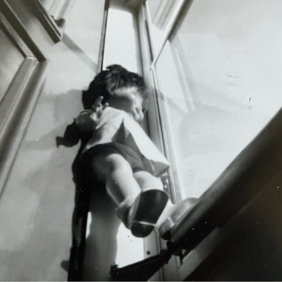 Series of 3 Original photographs "Dolls" by George P. Forgie - Picture 4 of 16